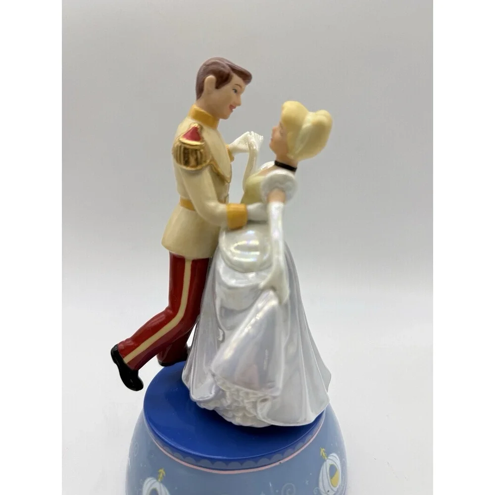 RARE Vintage Disney Cinderella And Prince Rotating Music Box 7.75